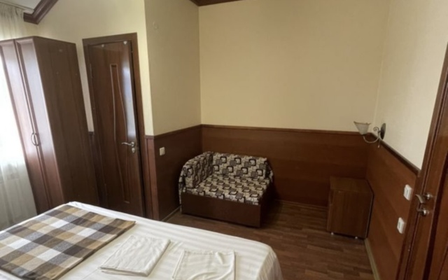 Гостевой Дом Семейный на Трудящихся 68А