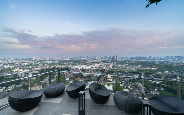 Отель Oakwood Suites Tiwanon Bangkok