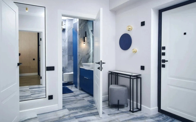 Novaya S Vidom Na Borgustanskiy Khrebet Flat