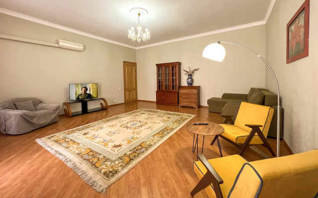 Апартаменты с балконом в самом центре города