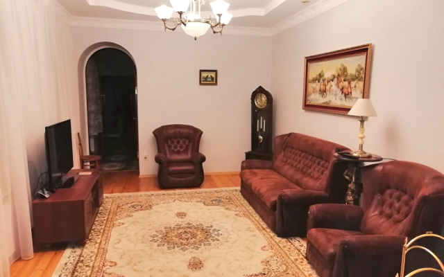 Na Yermolova 24 Private House