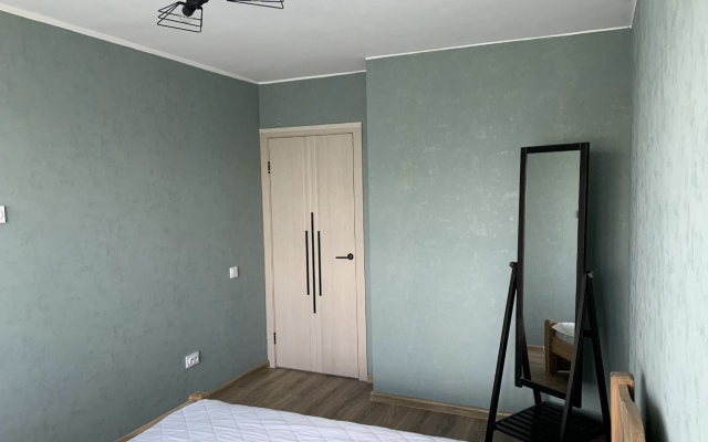 Tryokhkomnatnaya Ryadom S Tsentrom Flat