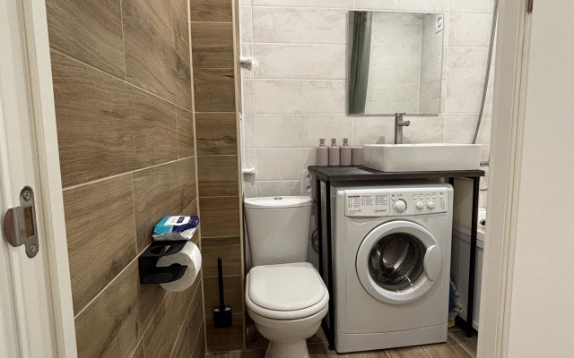 Uyutnaya Trekhkomnatnaya v Razvitom Rayone Voronezha Flat