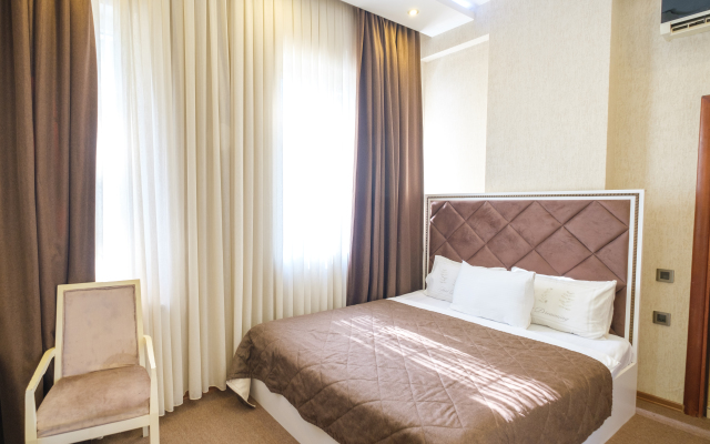 Maestro Hotel
