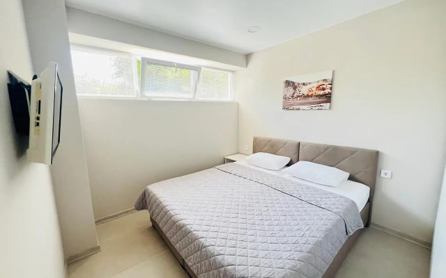 Odnokomnatnaya Na Chetverykh S Otdelnoy Spalney Apartment