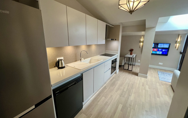 Weingart Suites Hotel