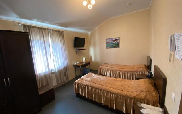 R House Mini-Hotel