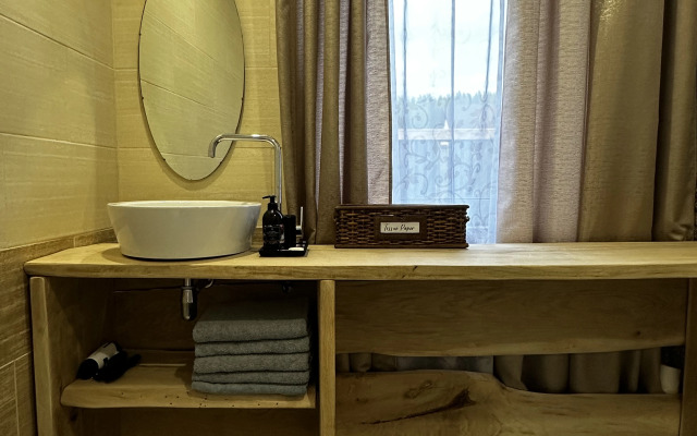 Вилла на берегу реки около Минска