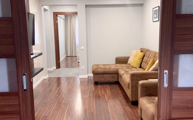 Квартира Уютная в Тихом Центре на Роз 61 10 Минут до Моря