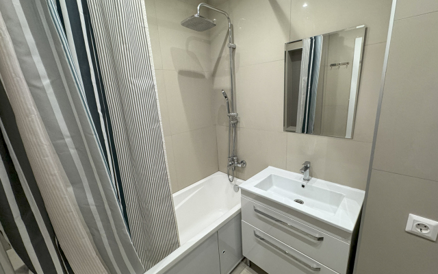 S Panoramnym Ostekleniem I Dizaynerskim Remontom Flat