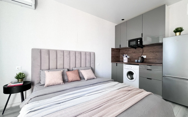 Квартира Шикарная Студия для Троих с Балконом Посуточно