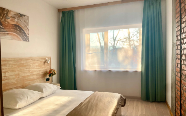 Semeynye Dvukhkomnatnye S Terrasoy Na Glavnaya 21K Apartments
