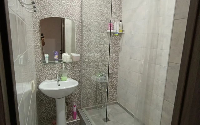 Dvuhkomnatanaya s Dvumya Lodzhiyami Flat