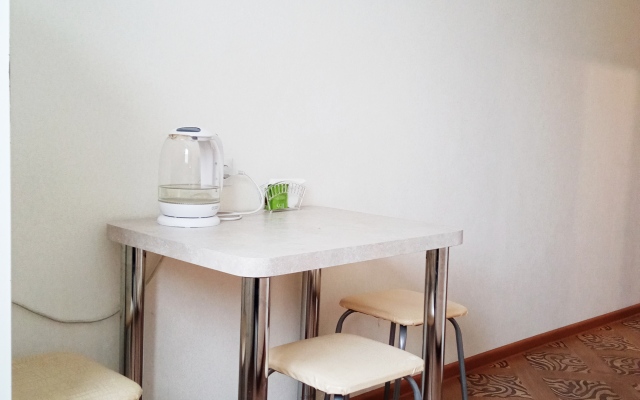 2-H Komn. Molodogvardejtsev 26 Flat