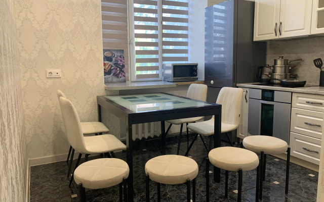 Квартира трехкомнатная с современным ремонтом в центре Тюмени