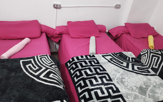 Grand Square Luxor Hostel