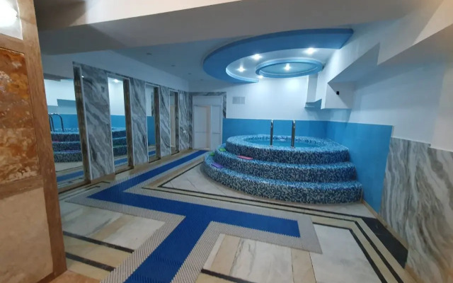 Uyutnaya V Komplekse S Basseynom Flat