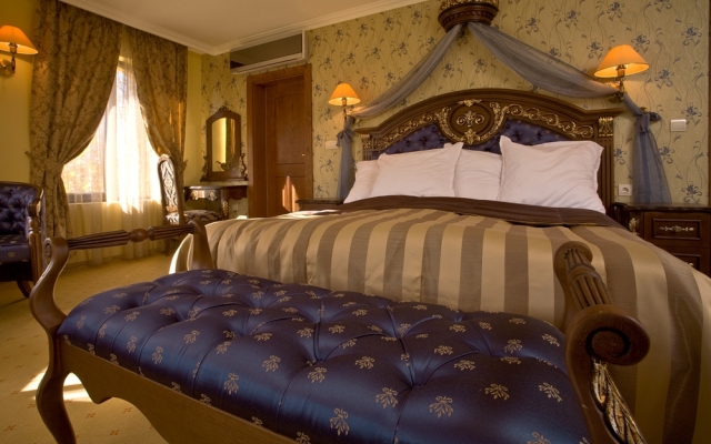 Chinar Hotel