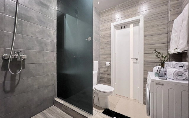 Studiya U Samogo Berega Reki Apartments