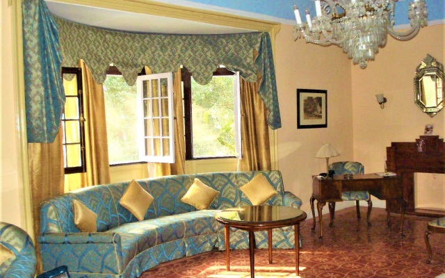 Отель WelcomHeritage Taragarh Palace