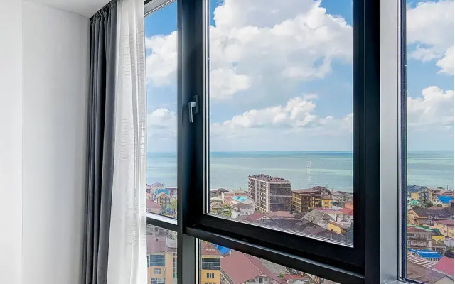 Lyuks MorskayaSimfonya-2 s panoramoj na more i bassejnom na territorii ZHK Apartments