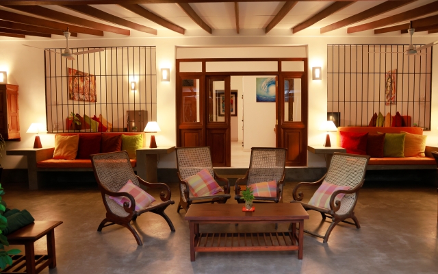 South Point Surf House - 5 bedrooms sleeps 14 Villa