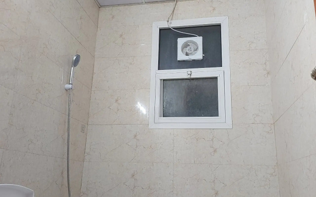 Benitah Capsule Family Rooms and Partitions Hostel