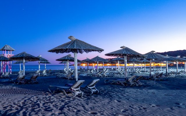 Отель Azul Beach Resort Montenegro by Karisma  - All Inclusive