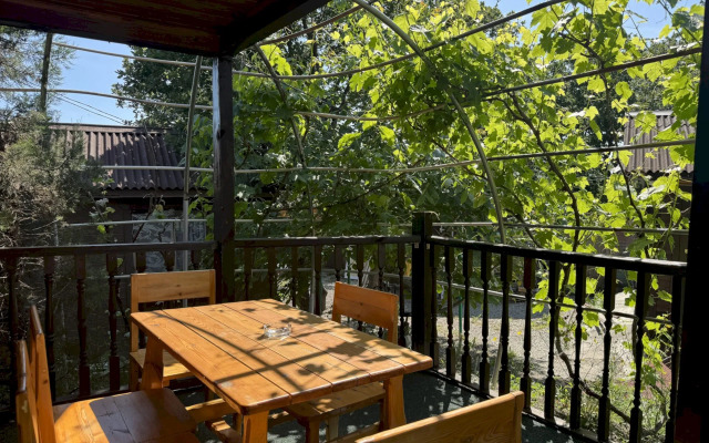 Частный Дом 601 с Балконом и Видом на Горы