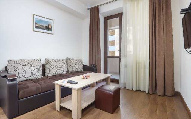 On Buzand Str. 17-60 Apartments