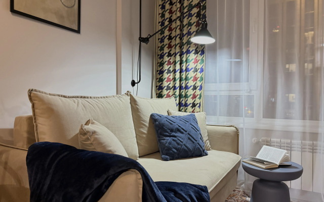 YARKIY DIZAYN, PANORAMA NA REKU PRYAMO S KROVATI Apartments
