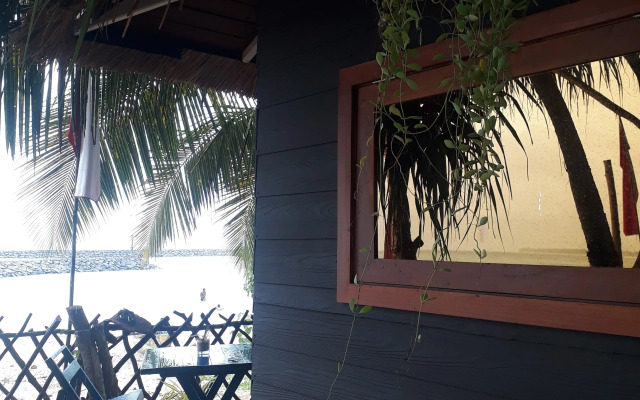 Tomorrowland Beach Villas & Fisherman's Wharf Restaurant Mini Hotel