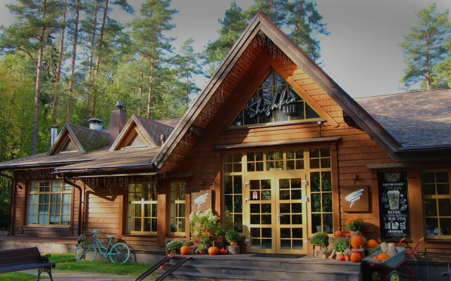 Tsarstvo-Korolevstvo Hotel