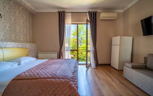 Arno Guest House