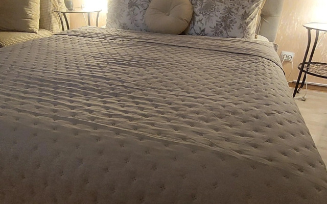 Апартаменты Квартира в центре с качелями на веранде рядом с колесом обозрения