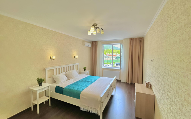 Улучшенные трехкомнатные апартаменты с террасой