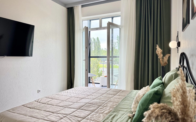 Апартаменты с балконом и видом на реку в ЖК Рыбная Деревня