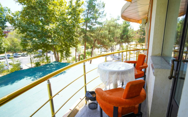 Luxe Hotel