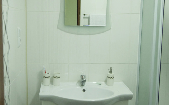 Hin Yerevantsi Hotel