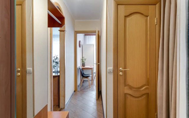U Metro Krasnopresnenskaya Flat