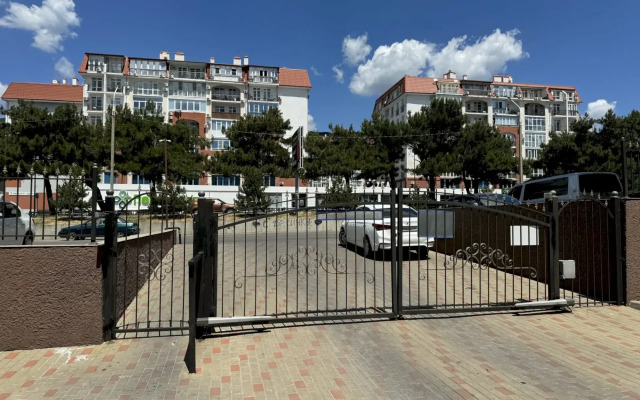 145 S Balkonom I Vitrazhnym Ostekleniem Flat