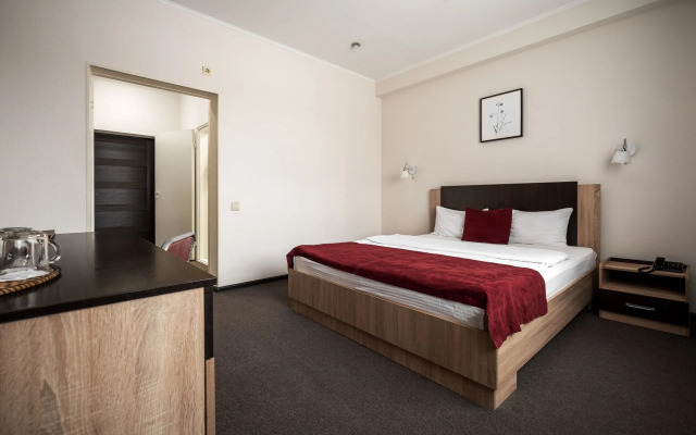 Maksim Hotel
