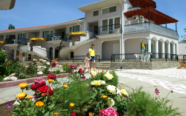 Primorskiy Dvorik Hotel