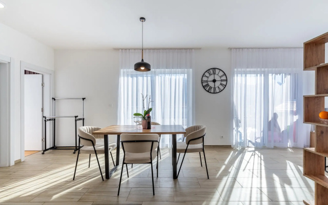 Sunny Side Three Bedrooms Apartment