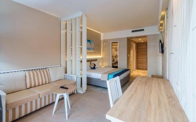Carine Hotel Delfin