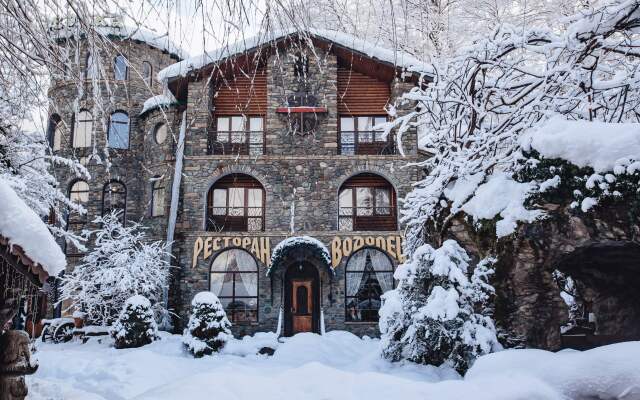 Fort Evrika Hotel