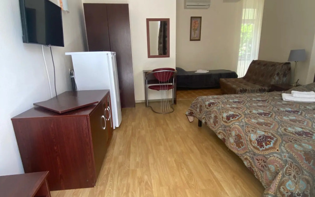 Chernomorskaya Hotel