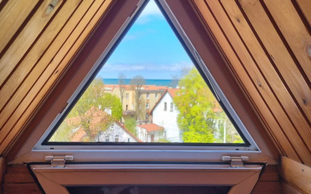 Dvukhurovnevaya Kvartira S Vidom Na More Apartments
