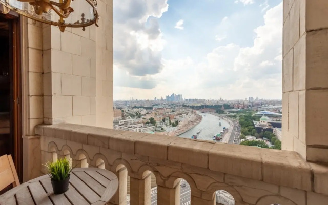 Apartamenty  Roskoshnye s Balkonom i Vidom na Kreml'