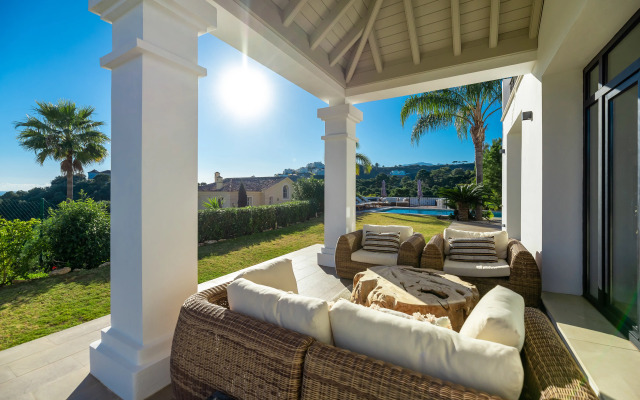 All About Villa La Boheme